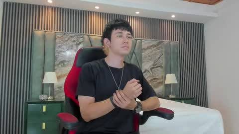 Snapshot of michaeel_blue chatting on 5, 10, 2025 Michael online show from 5, 10, 2025