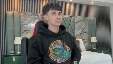 Snapshot of michaeel_blue chatting on 12, 10, 2025 Michael online show from 12, 10, 2025