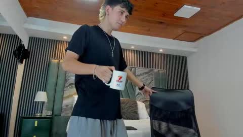 Snapshot of michaeel_blue chatting on 23, 10, 2025 Michael online show from 23, 10, 2025