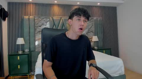 Snapshot of michaeel_blue chatting on 24, 10, 2025 Michael online show from 24, 10, 2025