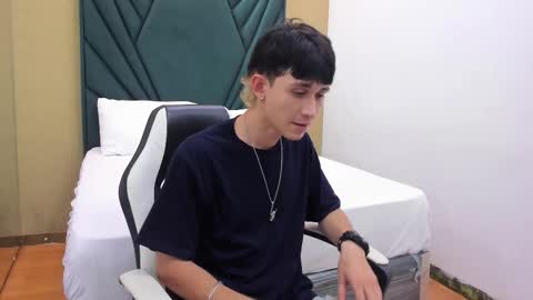 Snapshot of michaeel_blue chatting on 25, 10, 2025 Michael online show from 25, 10, 2025