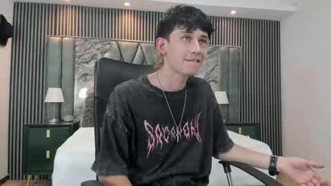 Snapshot of michaeel_blue chatting on 30, 10, 2025 Michael online show from 30, 10, 2025