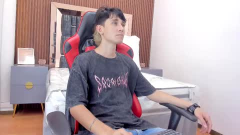 Snapshot of michaeel_blue chatting on 1, 11, 2025 Michael online show from 1, 11, 2025