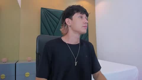 Snapshot of michaeel_blue chatting on 17, 12, 2025 Michael online show from 17, 12, 2025