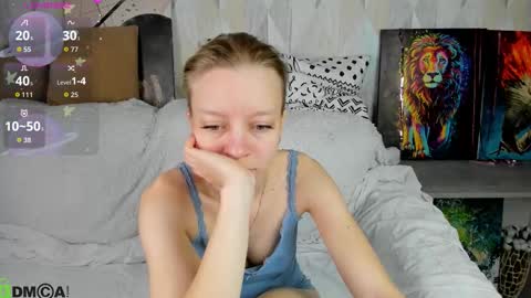 Snapshot of michelle_blond chatting on 13, 10, 2025 michelle_blond online show from 13, 10, 2025