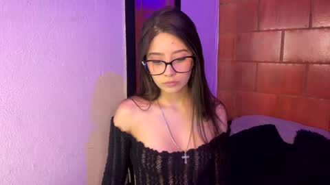 Snapshot of michellepetitte chatting on 5, 8, 2026 michellepetitte online show from 5, 8, 2026