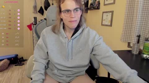 Snapshot of michellereid chatting on 9, 12, 2024 MichelleReid online show from 9, 12, 2024
