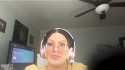 Snapshot of michelletobat69 chatting on 6, 2, 2026 Urbaybee23 online show from 6, 2, 2026