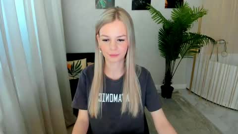 Snapshot of midnighteaura chatting on 6, 5, 2026 midnighteaura online show from 6, 5, 2026