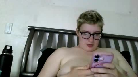 Snapshot of midnightmochi2 chatting on 18, 5, 2026 midnightmochi2 online show from 18, 5, 2026