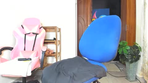 lydia follow me on ig at shortgirl 406 online show from 17, 12, 2025