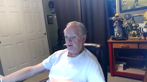 Snapshot of midwestdad09 chatting on 1, 6, 2026 midwestdad09 online show from 1, 6, 2026
