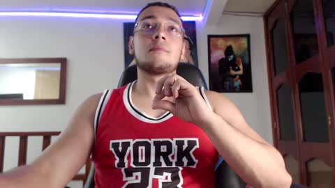 Snapshot of miguel0981 chatting on 10, 1, 2025 Strong Man online show from 10, 1, 2025