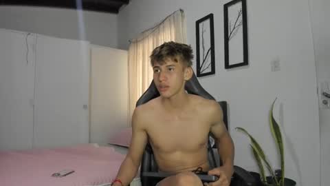 Snapshot of miguel_hz chatting on 16, 1, 2025 Miguel Hernandez online show from 16, 1, 2025