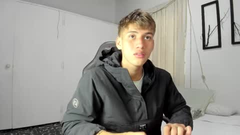 Snapshot of miguel_hz chatting on 7, 3, 2025 Miguel Hernandez online show from 7, 3, 2025