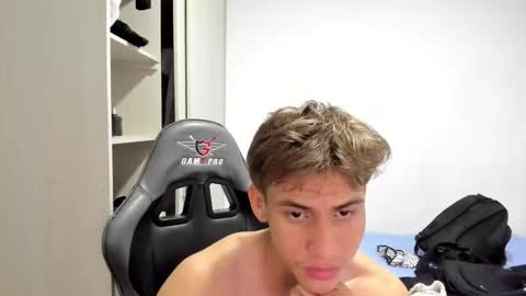 Snapshot of miguel_hz chatting on 1, 11, 2025 Miguel Hernandez online show from 1, 11, 2025