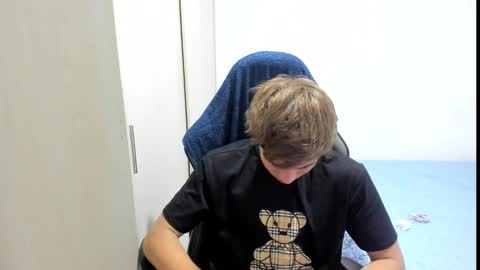 Snapshot of miguel_hz chatting on 6, 11, 2025 Miguel Hernandez online show from 6, 11, 2025