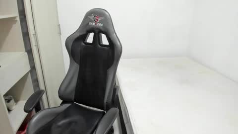 Snapshot of miguel_hz chatting on 19, 11, 2025 Miguel Hernandez online show from 19, 11, 2025