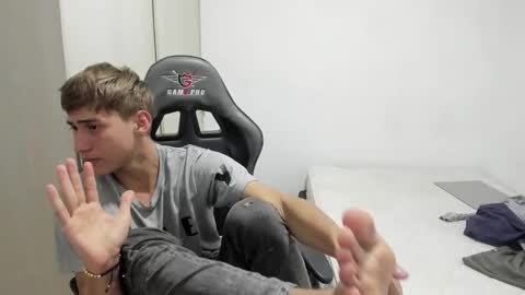 Snapshot of miguel_hz chatting on 3, 12, 2025 Miguel Hernandez online show from 3, 12, 2025