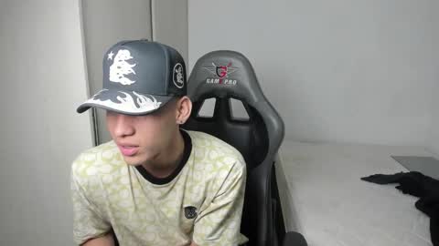 Snapshot of miguel_hz chatting on 5, 12, 2025 Miguel Hernandez online show from 5, 12, 2025