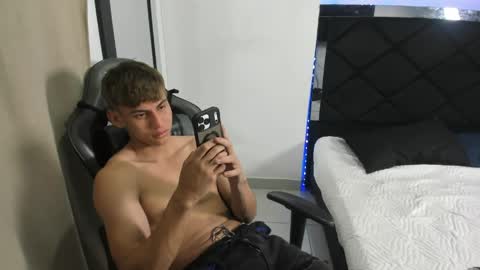 Snapshot of miguel_hz chatting on 28, 4, 2026 Miguel Hernandez online show from 28, 4, 2026