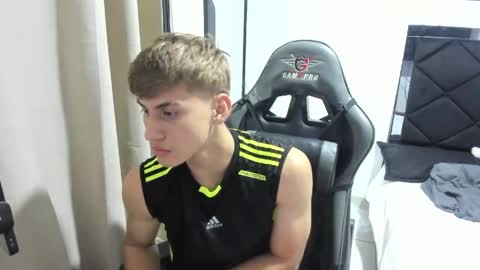 Snapshot of miguel_hz chatting on 14, 5, 2026 Miguel Hernandez online show from 14, 5, 2026