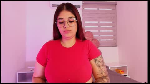 Mia  online show from 5, 11, 2025