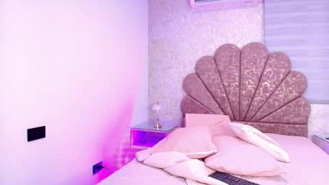 Mia  online show from 26, 11, 2025