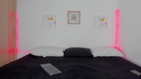 Mia Jones online show from 19, 12, 2025