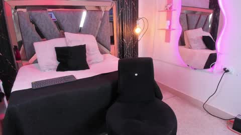 Snapshot of miia_deluxe_ chatting on 9, 5, 2026 miia_deluxe_ online show from 9, 5, 2026