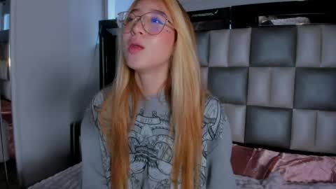 Snapshot of miia_spencer chatting on 27, 5, 2026 Mia online show from 27, 5, 2026