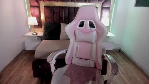 Snapshot of miia_thompson_1 chatting on 3, 1, 2025 M I I A online show from 3, 1, 2025
