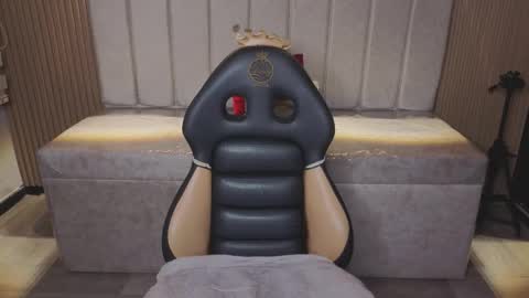 miiaa_evans1 online show from 11, 2, 2026