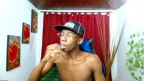 Snapshot of miilo18 chatting on 21, 4, 2026 milo online show from 21, 4, 2026