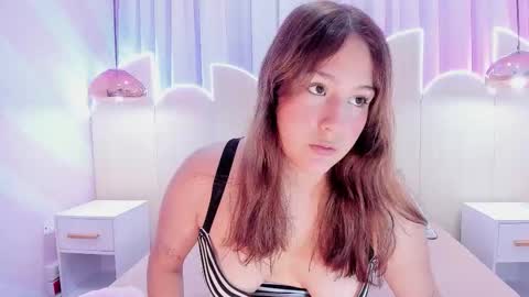 Snapshot of miiss_emmy chatting on 7, 10, 2025 Emmy online show from 7, 10, 2025