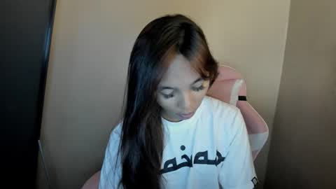 Snapshot of mika_cora chatting on 17, 4, 2026 MIKA online show from 17, 4, 2026