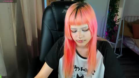 Snapshot of mika_vatashi chatting on 26, 4, 2026 Mika online show from 26, 4, 2026