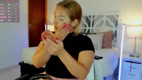 Mikaela blondie bigass online show from 19, 12, 2025