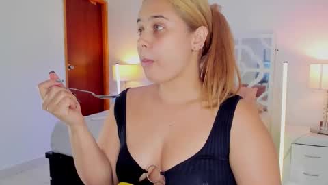 Mikaela blondie bigass online show from 9, 2, 2026