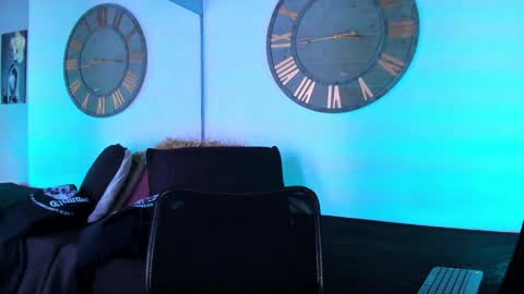 Mike 0233 online show from 18, 12, 2024