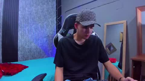 Mike 0233 online show from 8, 3, 2025