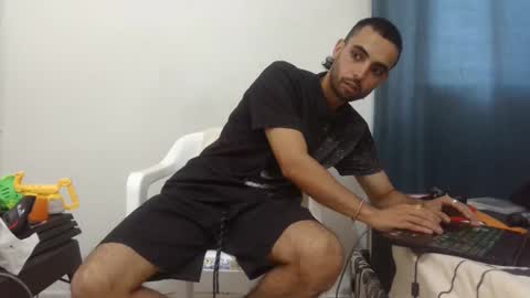 Snapshot of mike_leonrey22 chatting on 5, 12, 2025 mike_leonrey22 online show from 5, 12, 2025