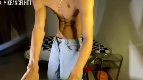 Mike Pineapple online show from 15, 12, 2025