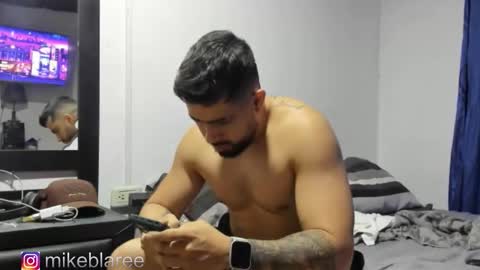 Snapshot of mikeblaree chatting on 6, 11, 2025 mikeblaree online show from 6, 11, 2025