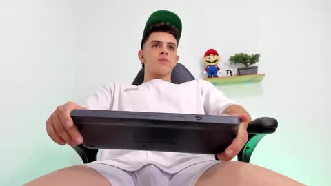 Snapshot of mikecooper_ chatting on 5, 11, 2025 Mike Cooper online show from 5, 11, 2025