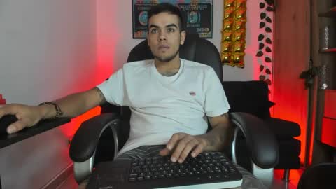 Snapshot of mikee_scooth chatting on 4, 1, 2025 mikee_scooth online show from 4, 1, 2025