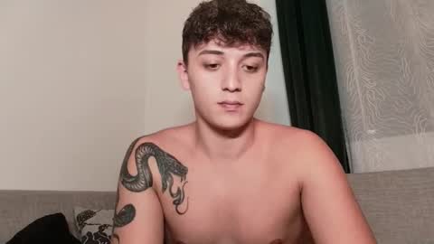 Snapshot of mikelaur chatting on 13, 10, 2025 MikeLaur online show from 13, 10, 2025