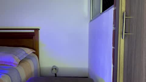 Snapshot of mikesantoss1 chatting on 11, 9, 2025 Mike online show from 11, 9, 2025