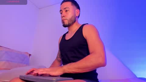 Snapshot of mikesantoss1 chatting on 18, 11, 2025 Mike online show from 18, 11, 2025