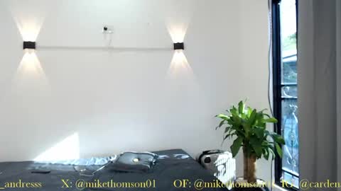 Snapshot of mikethomson01 chatting on 26, 4, 2026 Mike online show from 26, 4, 2026